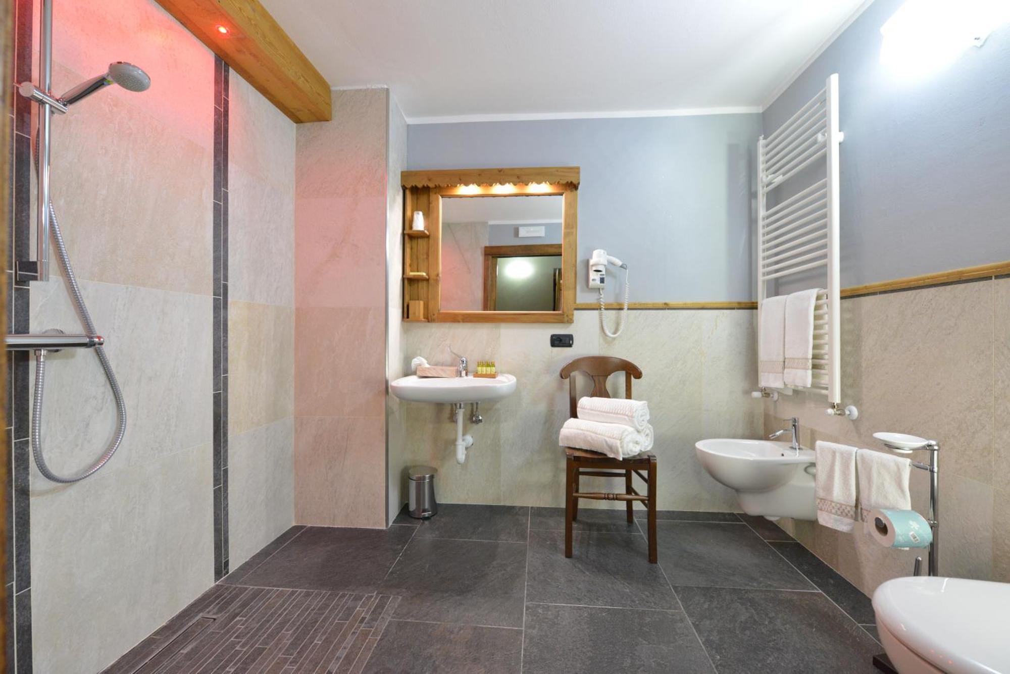 Mollino Rooms Breuil-Cervinia Bagian luar foto