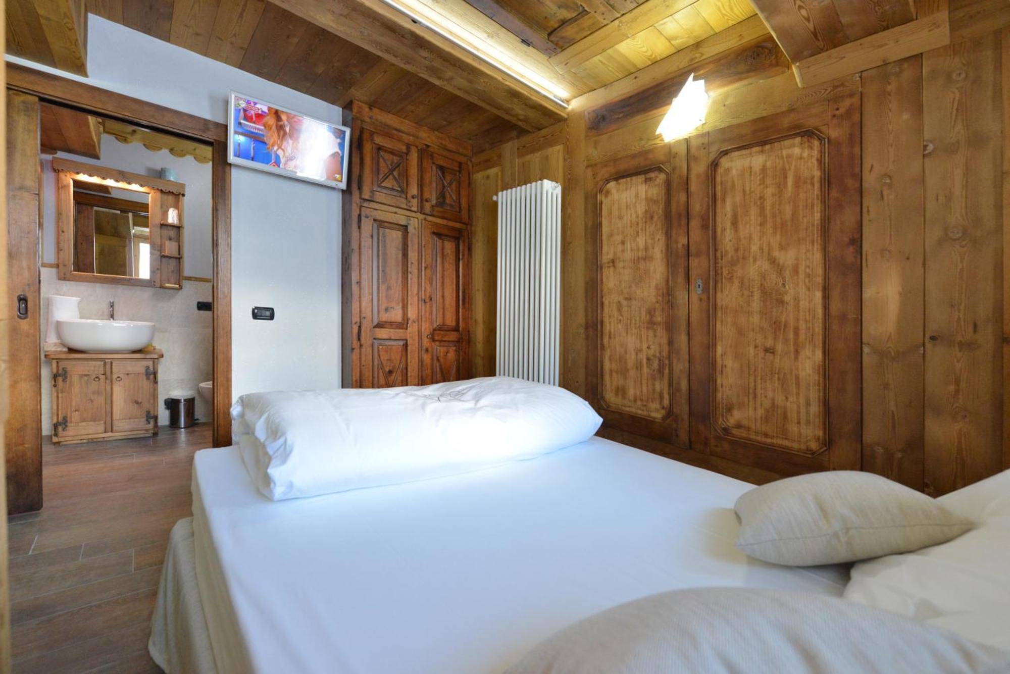Mollino Rooms Breuil-Cervinia Bagian luar foto